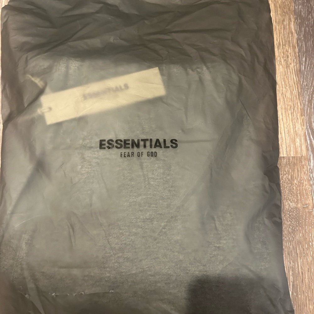 Essentials Shorts Grey - Picture 5 of 5
